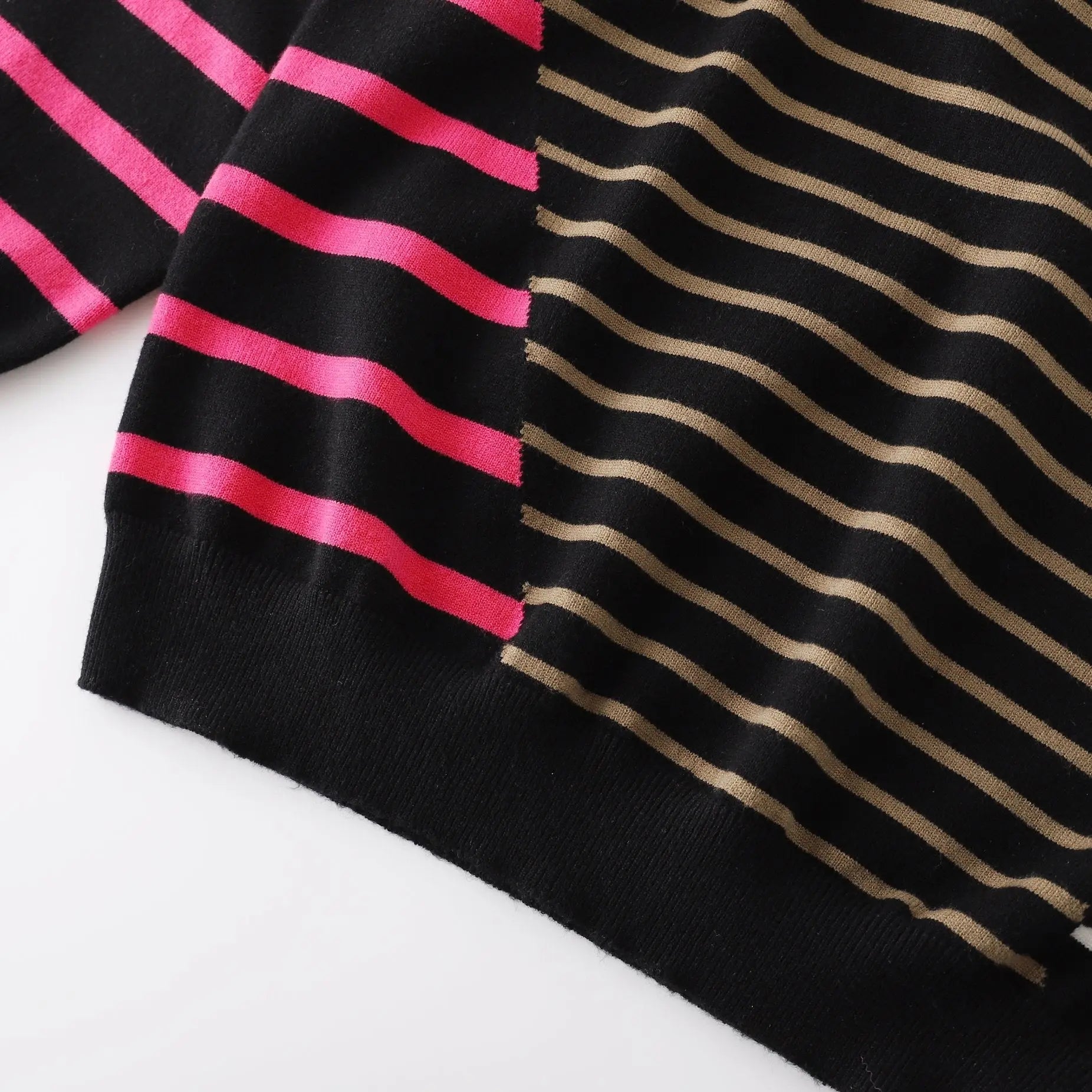 CHANEL - SWEATSHIRT - https://treadfitpro.com/