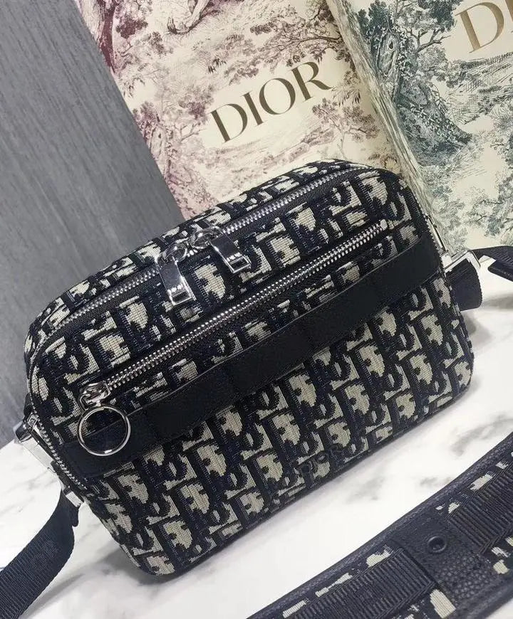 CHRISTIAN DIOR - MESSENGER BAG - https://treadfitpro.com/