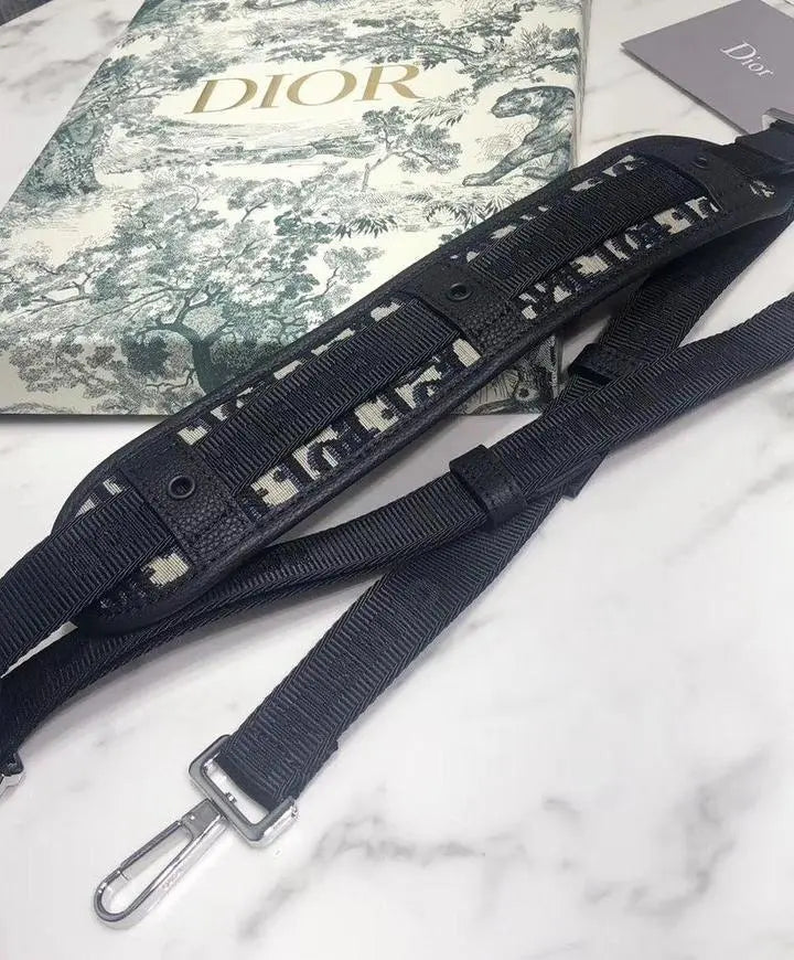CHRISTIAN DIOR - MESSENGER BAG - https://treadfitpro.com/
