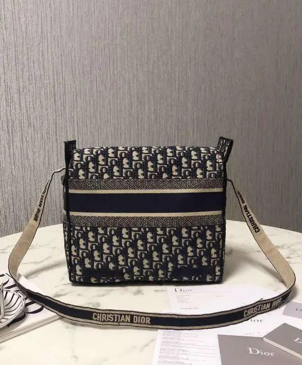 CHRISTIAN DIOR - SHOULDER BAG - https://treadfitpro.com/