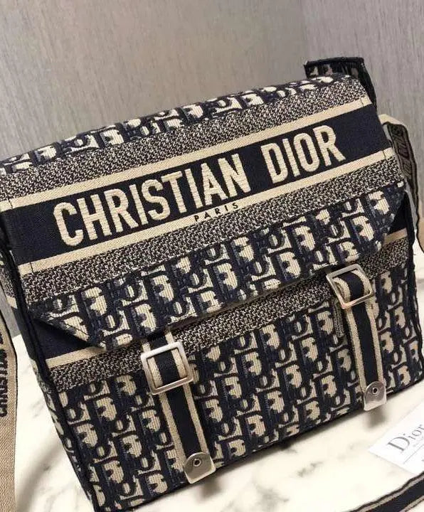 CHRISTIAN DIOR - SHOULDER BAG - https://treadfitpro.com/