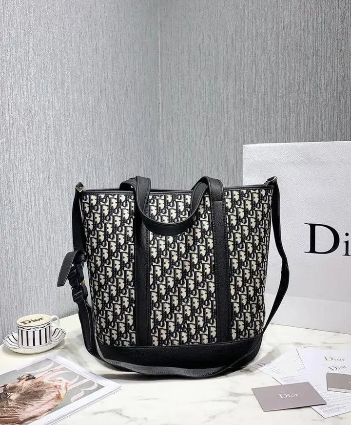 CHRISTIAN DIOR - SHOULDER BAG - https://treadfitpro.com/