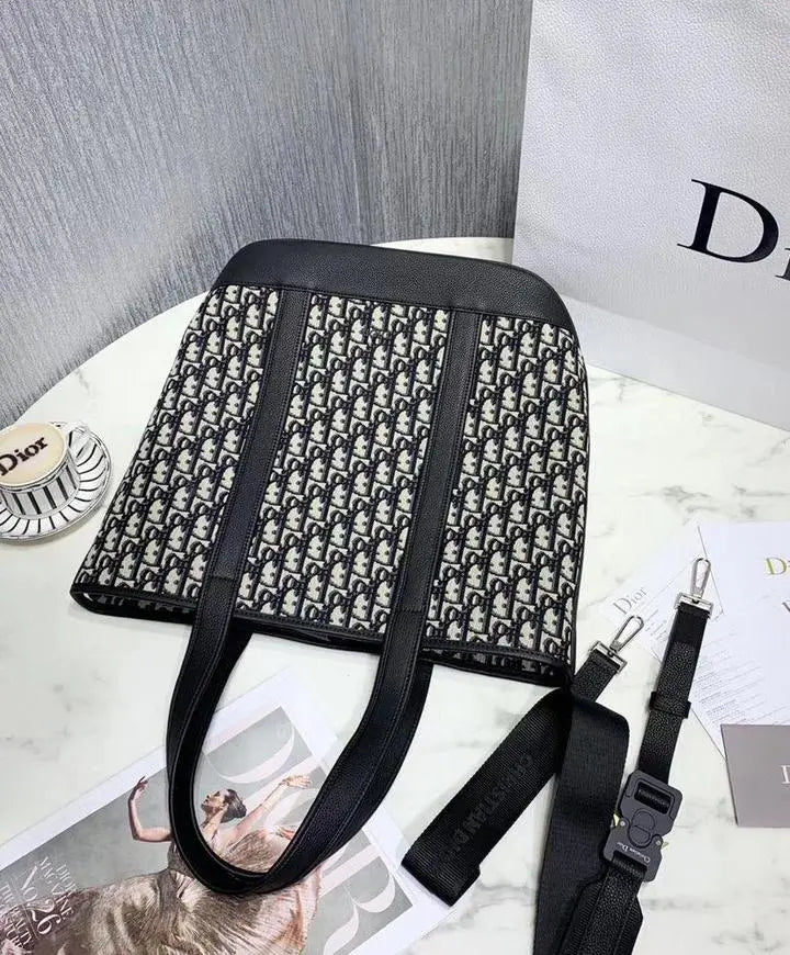 CHRISTIAN DIOR - SHOULDER BAG - https://treadfitpro.com/