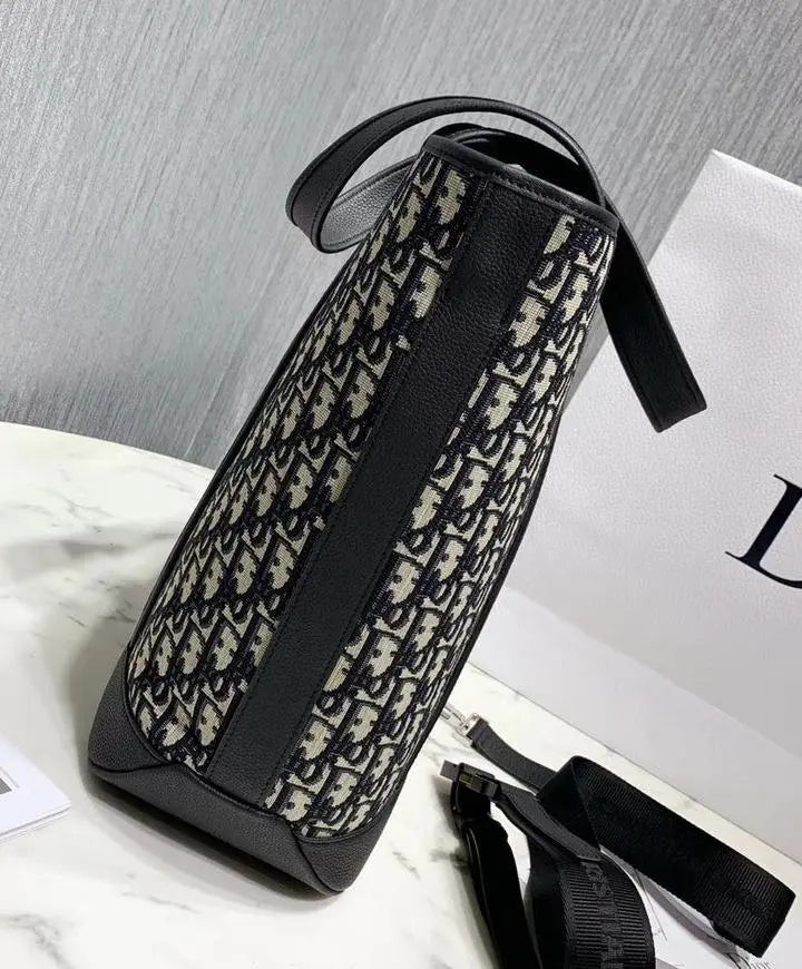 CHRISTIAN DIOR - SHOULDER BAG - https://treadfitpro.com/