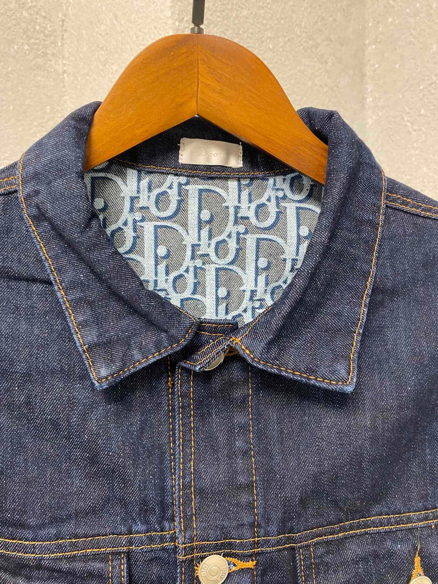 DIOR - JACKET - https://treadfitpro.com/