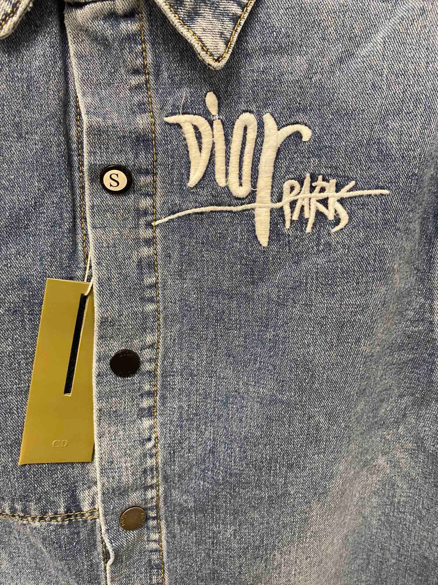 DIOR - JACKET - https://treadfitpro.com/