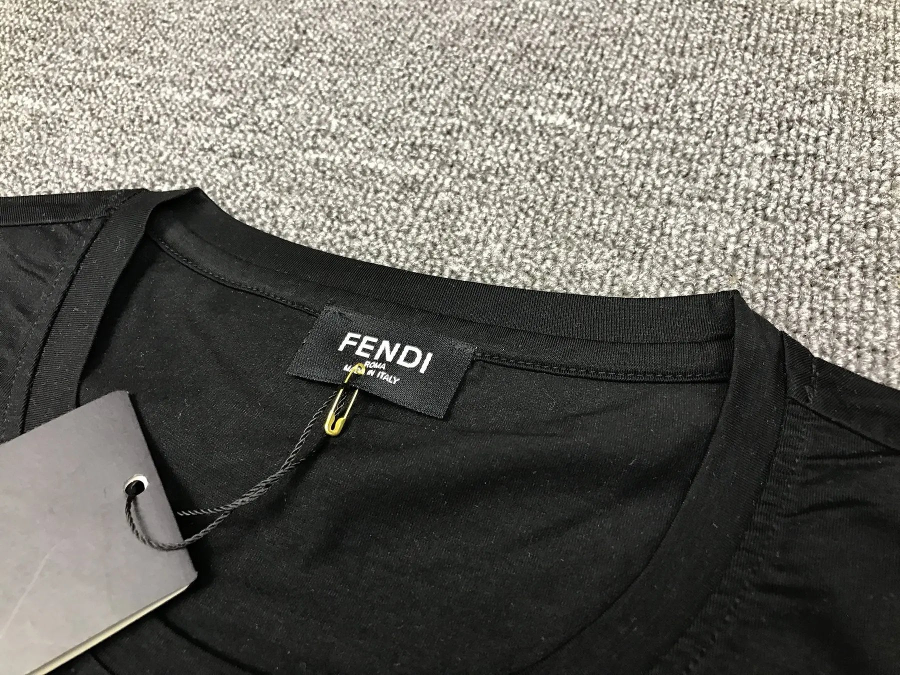 FENDI - T SHIRT - https://treadfitpro.com/