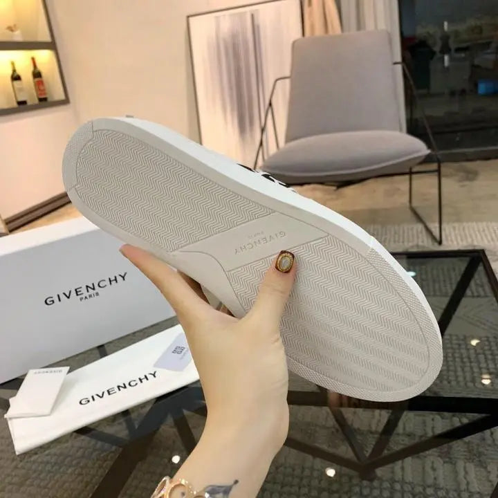 GIVENCHY - SNEAKERS - https://treadfitpro.com/