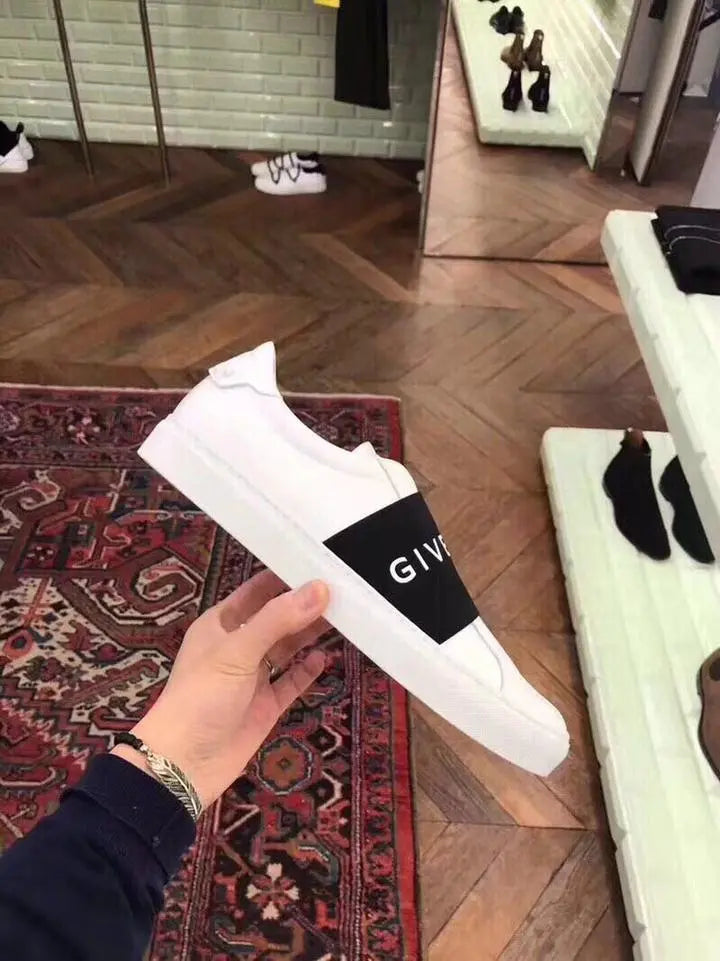GIVENCHY - SNEAKERS - https://treadfitpro.com/