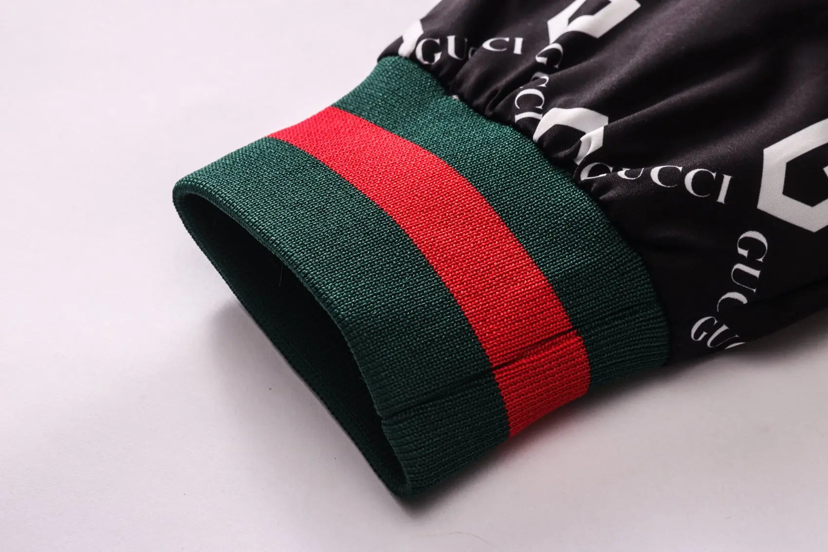 GUCCI - JACKET - https://treadfitpro.com/