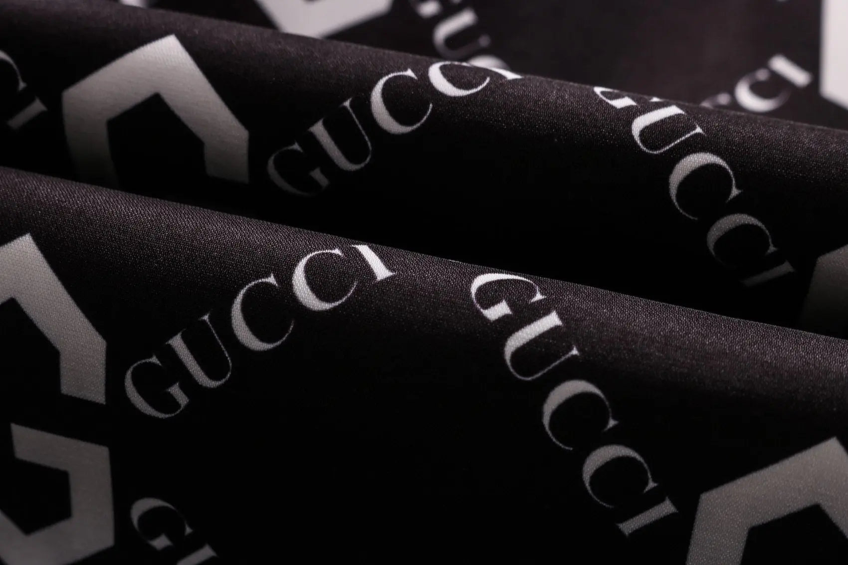 GUCCI - JACKET - https://treadfitpro.com/