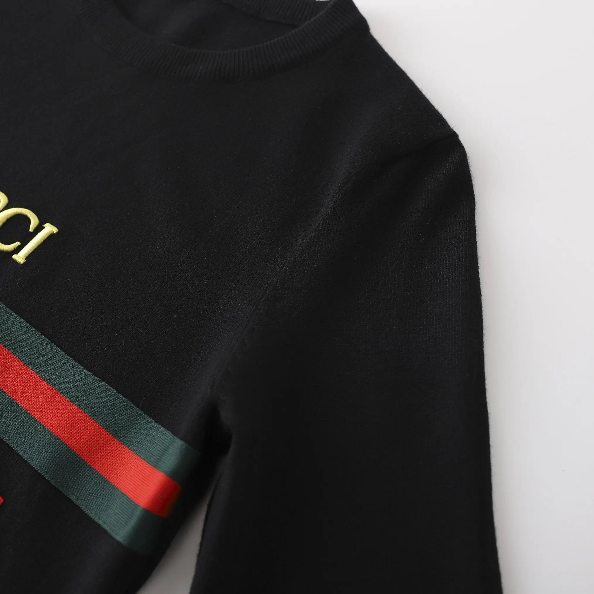 GUCCI - SWEATSHIRT - https://treadfitpro.com/
