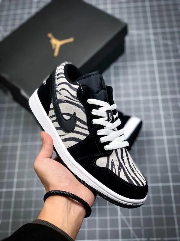 JORDAN - AJ1 "Low Zebra" - https://treadfitpro.com/