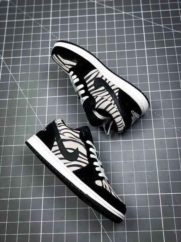 JORDAN - AJ1 "Low Zebra" - https://treadfitpro.com/