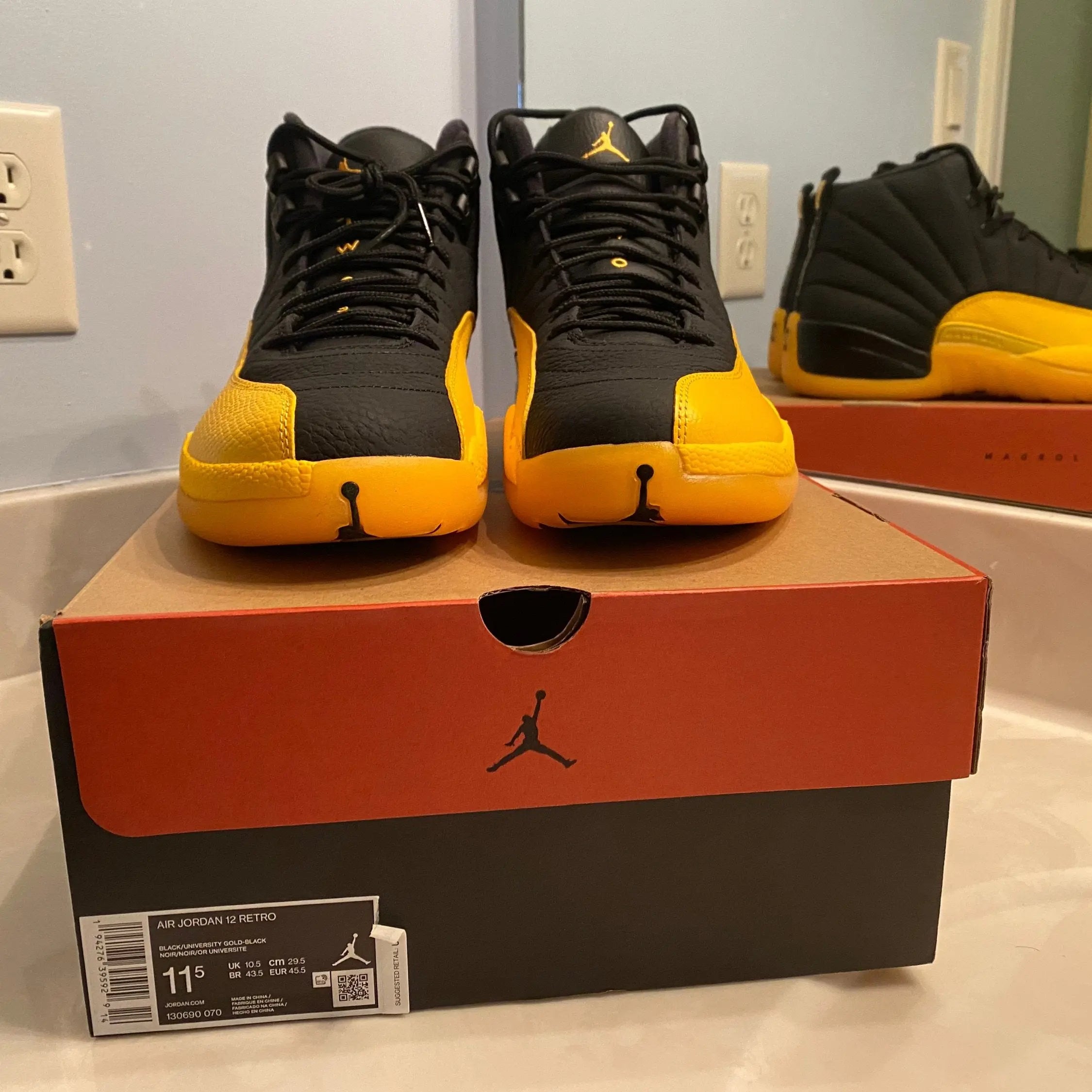 JORDAN - AJ12 "Retro Black University Gold" - https://treadfitpro.com/