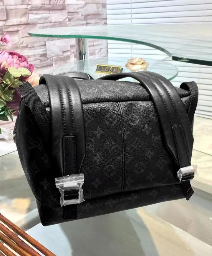 LOUIS VUITTON - BACKPACK - https://treadfitpro.com/