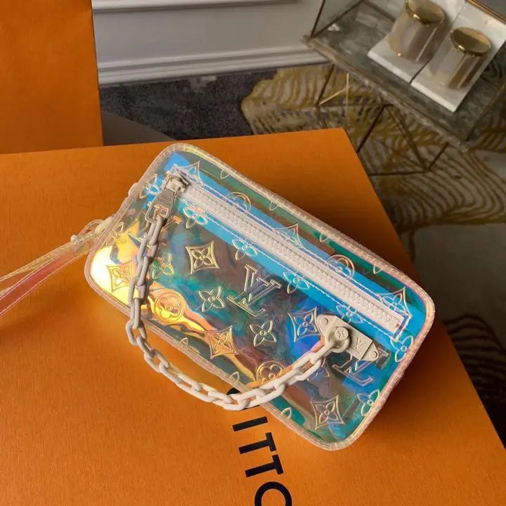 LOUIS VUITTON - CLUTCH BAG - https://treadfitpro.com/