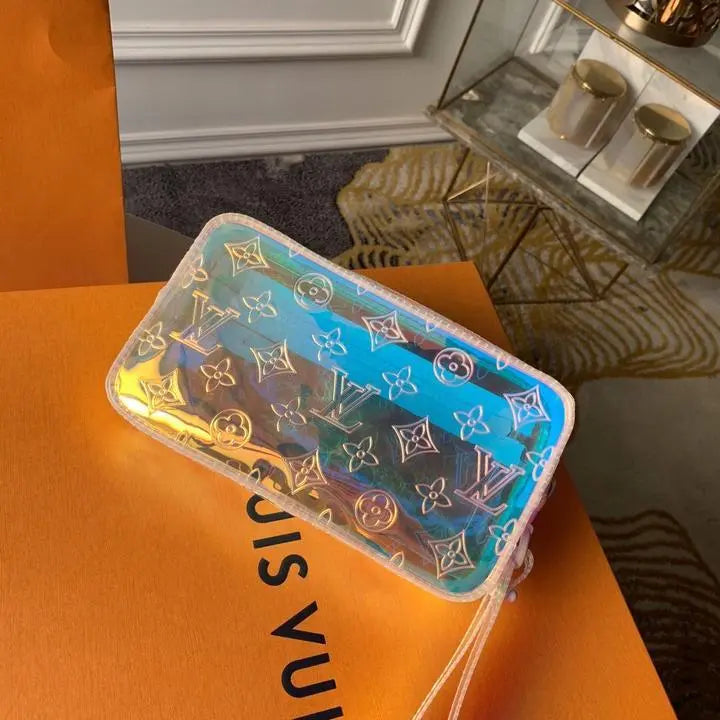 LOUIS VUITTON - CLUTCH BAG - https://treadfitpro.com/