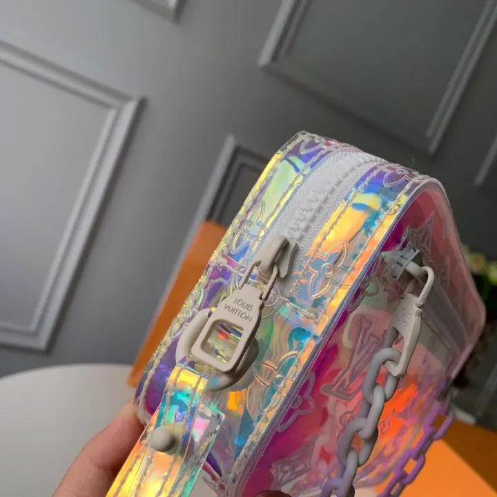 LOUIS VUITTON - CLUTCH BAG - https://treadfitpro.com/