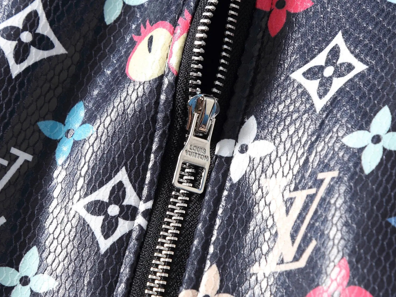 LOUIS VUITTON - JACKET - https://treadfitpro.com/