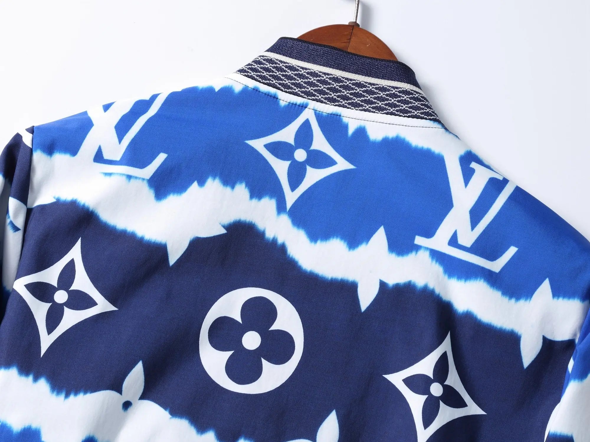 LOUIS VUITTON - JACKET - https://treadfitpro.com/