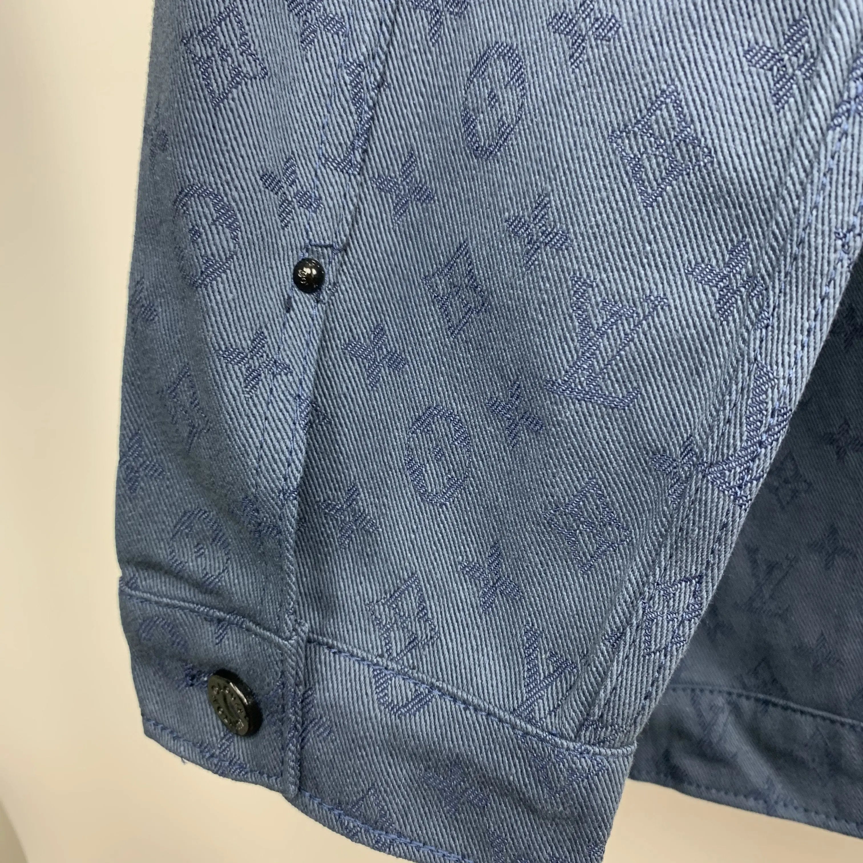 LOUIS VUITTON - JACKET - https://treadfitpro.com/