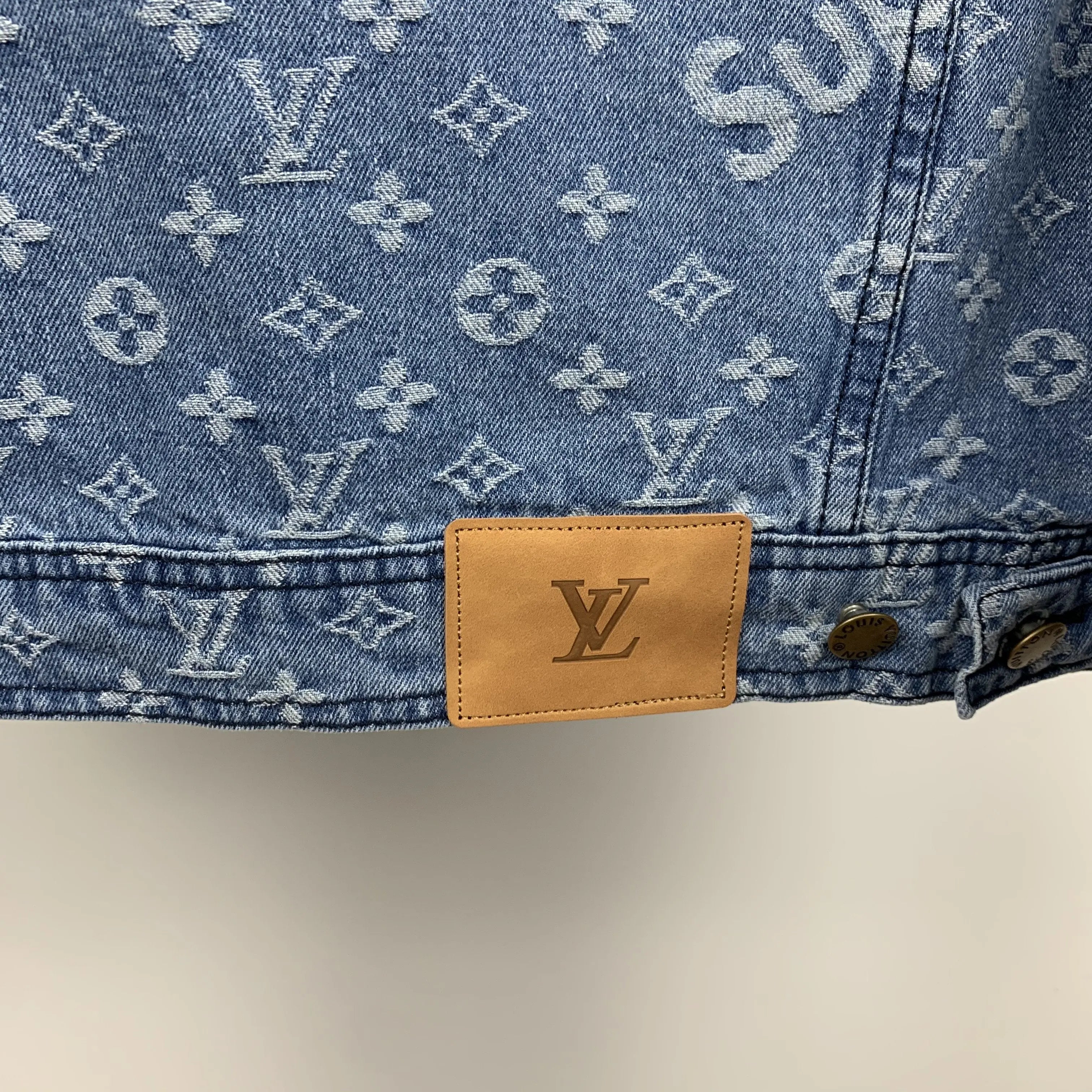 LOUIS VUITTON - JACKET - https://treadfitpro.com/