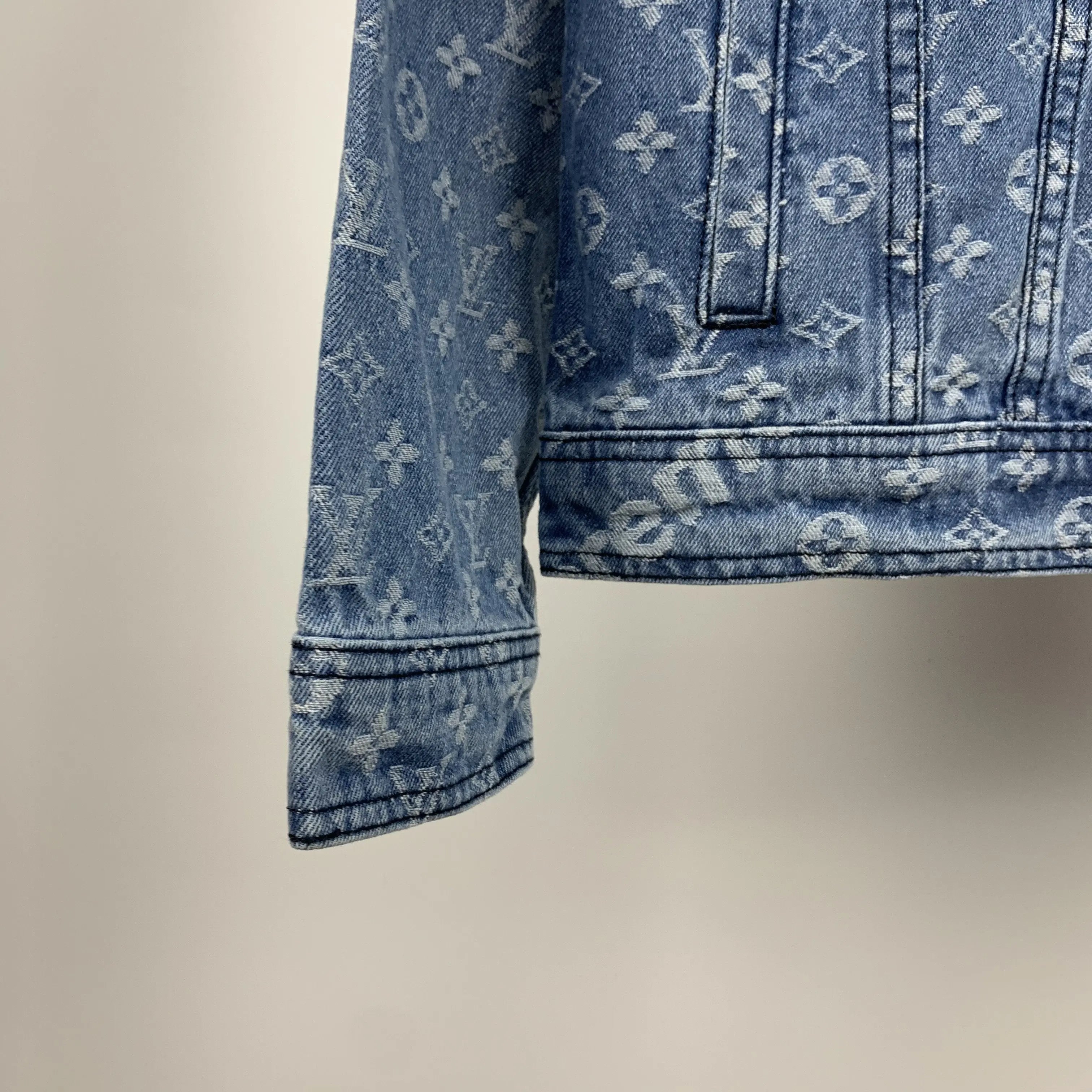 LOUIS VUITTON - JACKET - https://treadfitpro.com/