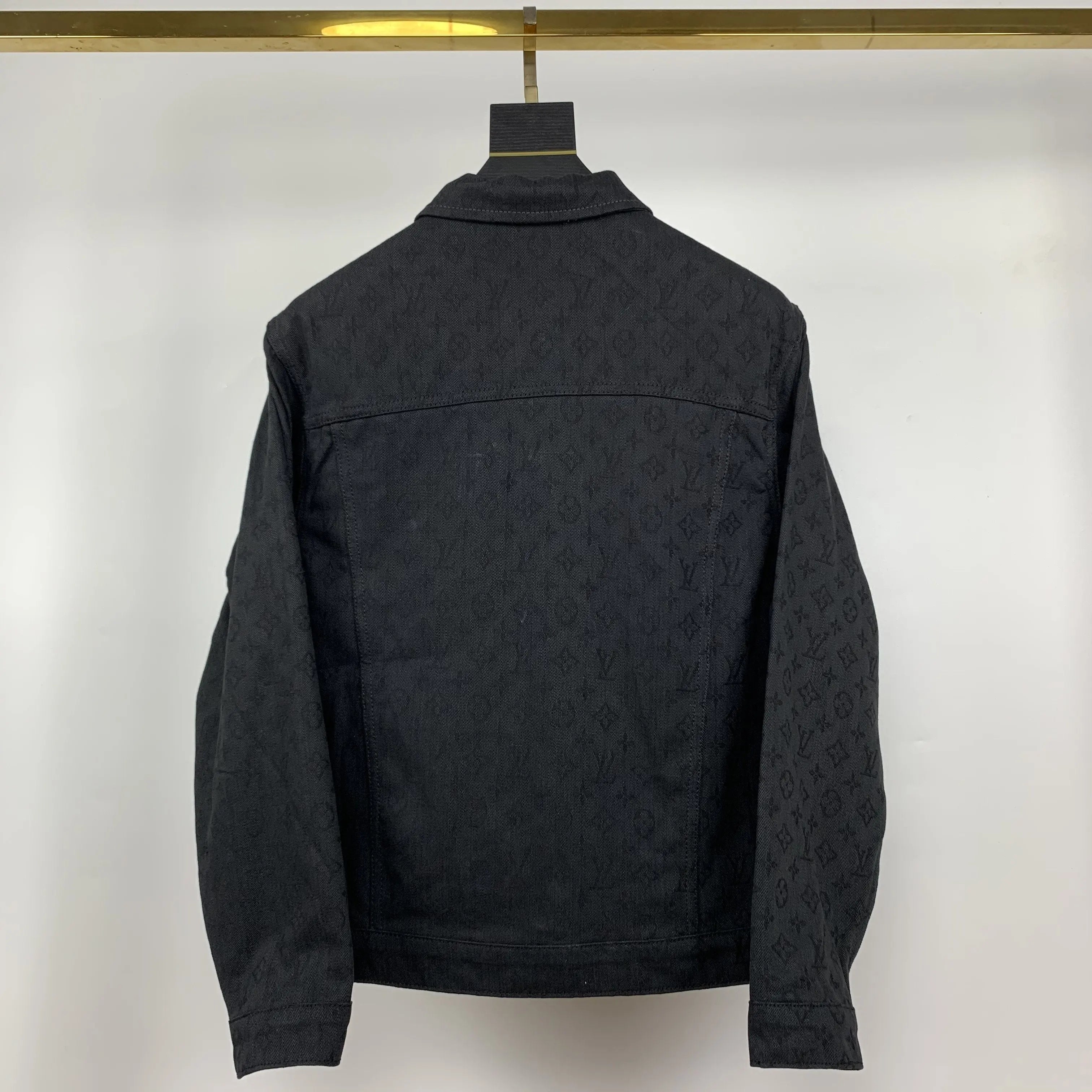 LOUIS VUITTON - JACKET - https://treadfitpro.com/