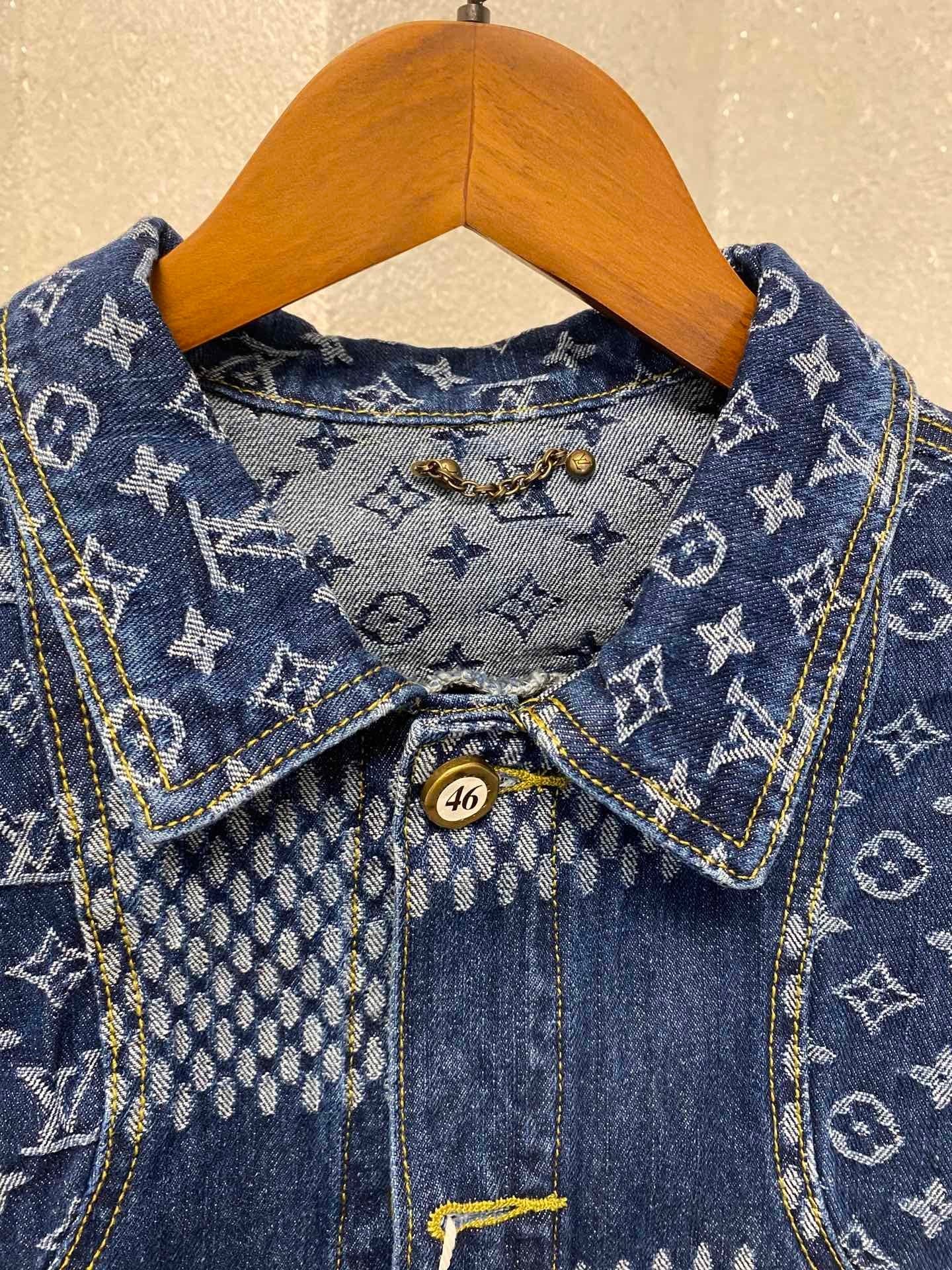 LOUIS VUITTON - JACKET - https://treadfitpro.com/
