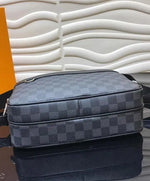 LOUIS VUITTON - MESSENGER BAG - https://treadfitpro.com/