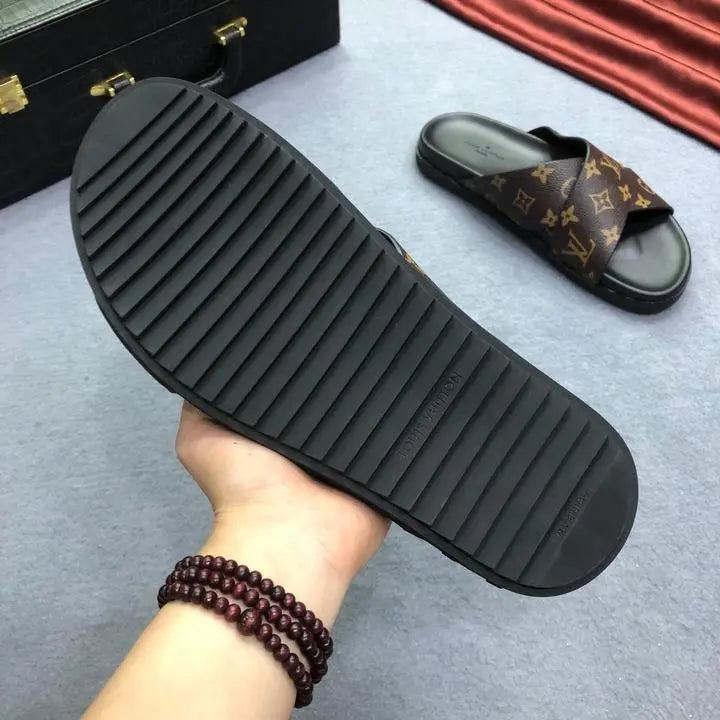 LOUIS VUITTON - PANTOUFLES HOMME - https://treadfitpro.com/