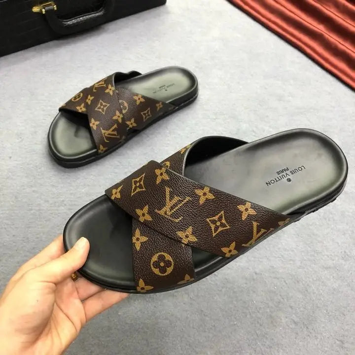 LOUIS VUITTON - PANTOUFLES HOMME - https://treadfitpro.com/