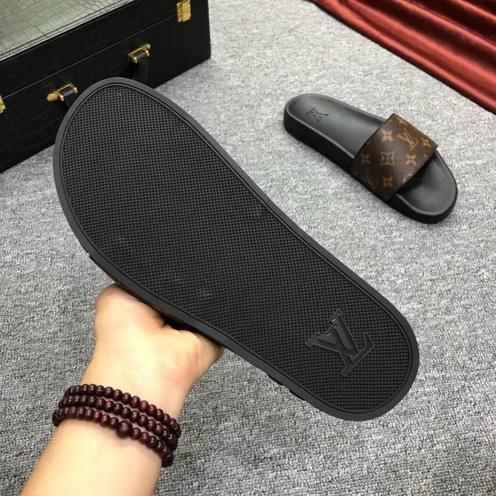 LOUIS VUITTON - PANTOUFLES HOMME - https://treadfitpro.com/