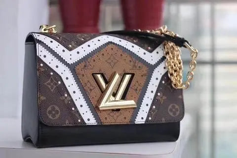 LOUIS VUITTON - SAC À BANDOULIÈRE - https://treadfitpro.com/