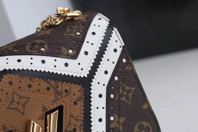 LOUIS VUITTON - SAC À BANDOULIÈRE - https://treadfitpro.com/