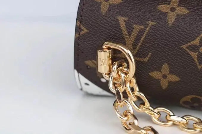 LOUIS VUITTON - SAC À BANDOULIÈRE - https://treadfitpro.com/
