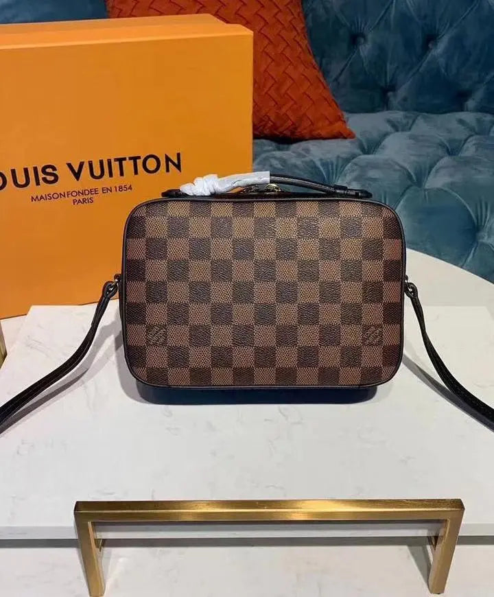 LOUIS VUITTON - SAC À BANDOULIÈRE - https://treadfitpro.com/