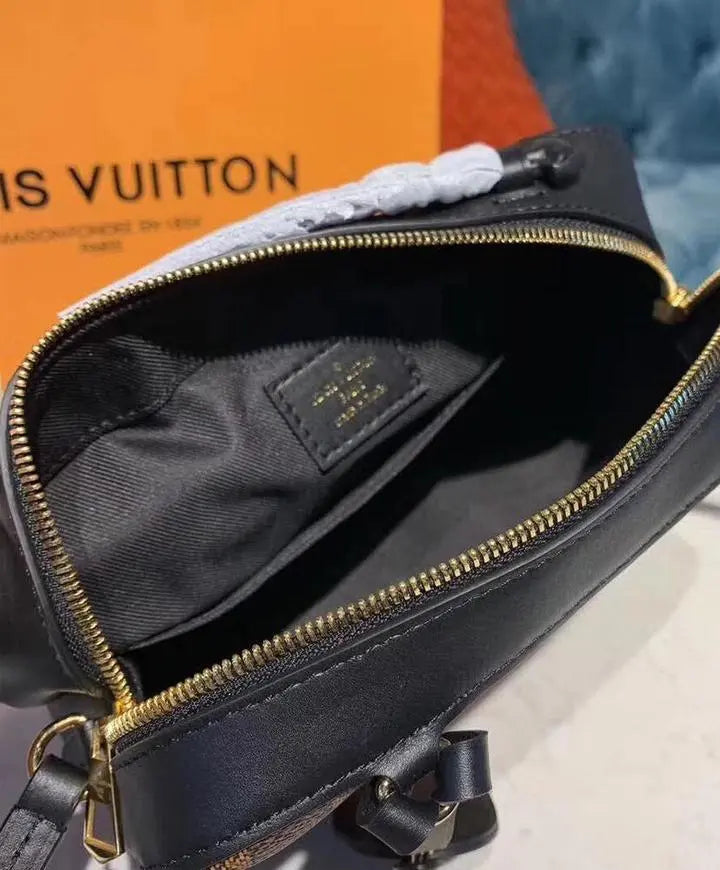 LOUIS VUITTON - SAC À BANDOULIÈRE - https://treadfitpro.com/