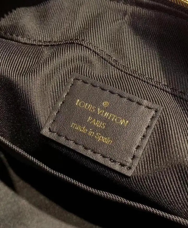 LOUIS VUITTON - SAC À BANDOULIÈRE - https://treadfitpro.com/