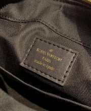LOUIS VUITTON - SAC À BANDOULIÈRE - https://treadfitpro.com/