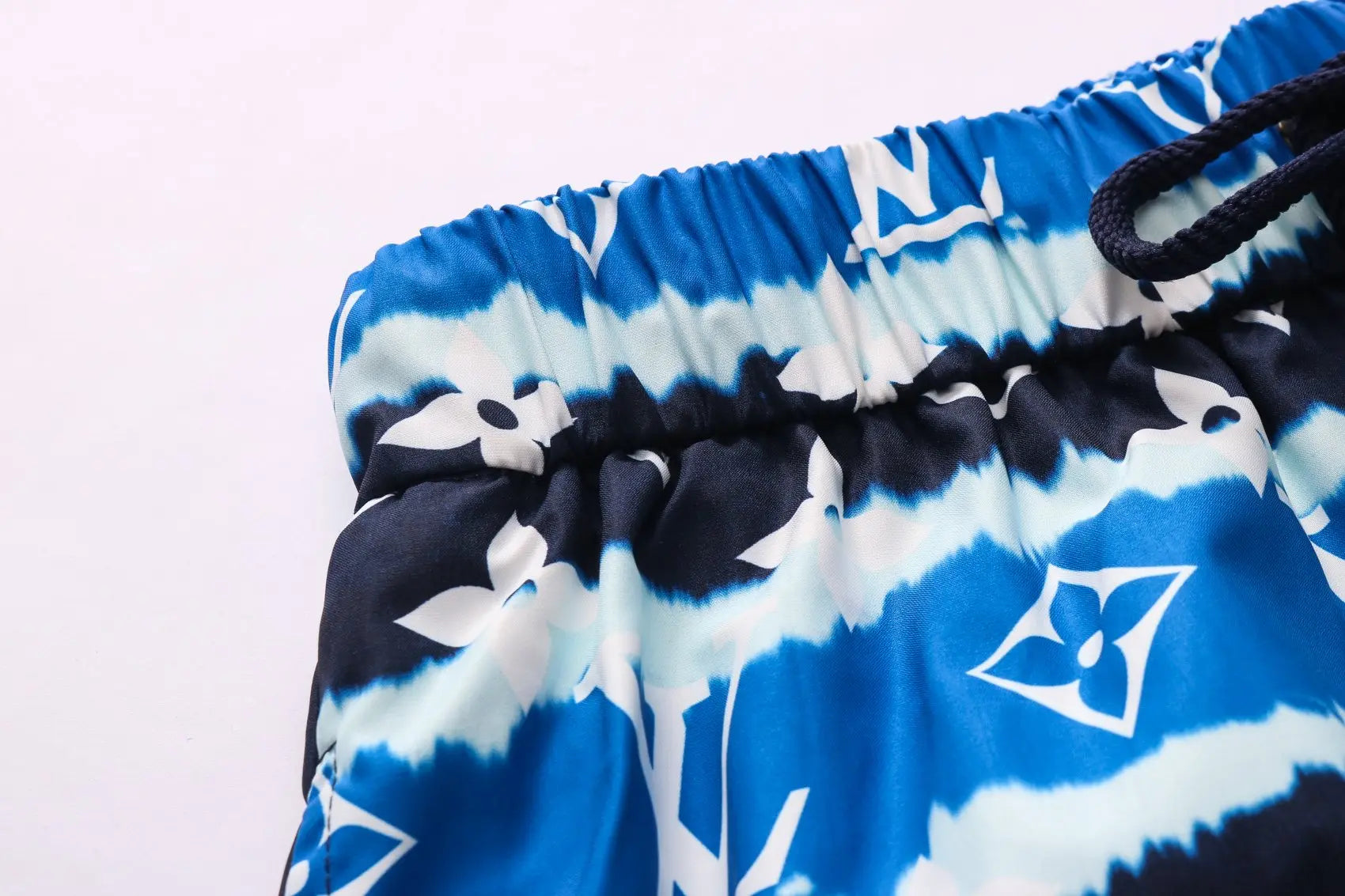 LOUIS VUITTON - SHORT - https://treadfitpro.com/