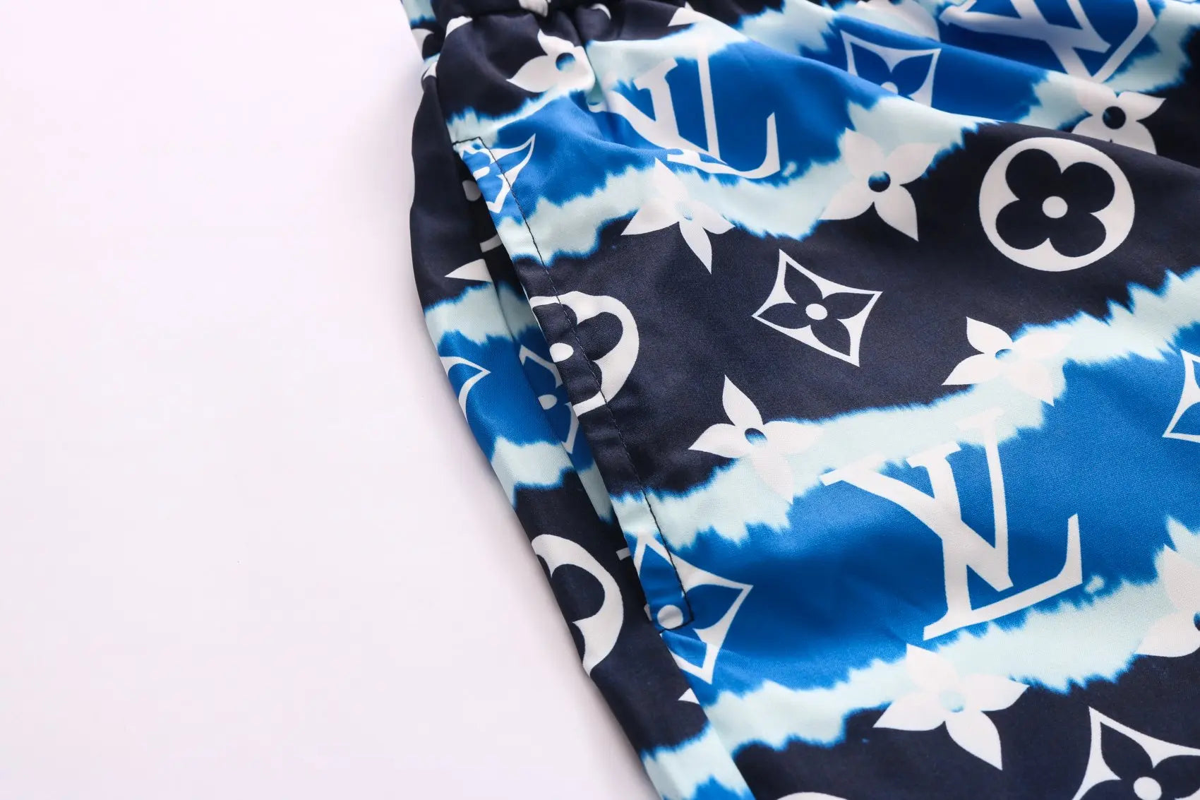 LOUIS VUITTON - SHORT - https://treadfitpro.com/