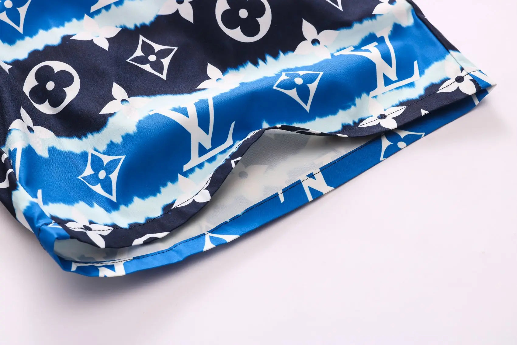 LOUIS VUITTON - SHORT - https://treadfitpro.com/