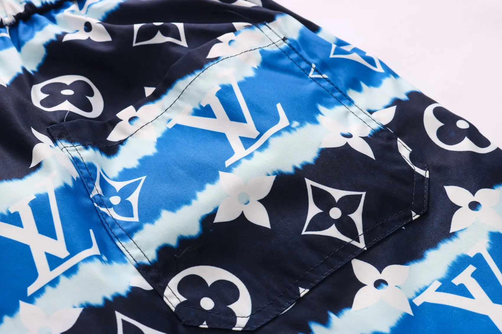 LOUIS VUITTON - SHORT - https://treadfitpro.com/