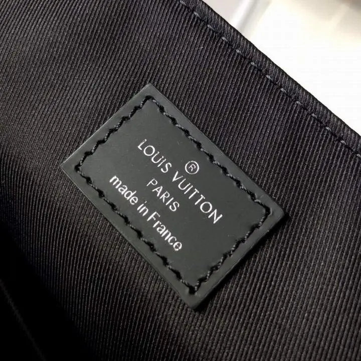 LOUIS VUITTON - SHOULDER BAG - https://treadfitpro.com/