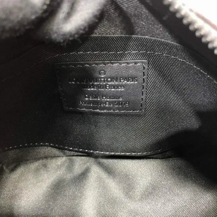 LOUIS VUITTON - SHOULDER BAG - https://treadfitpro.com/