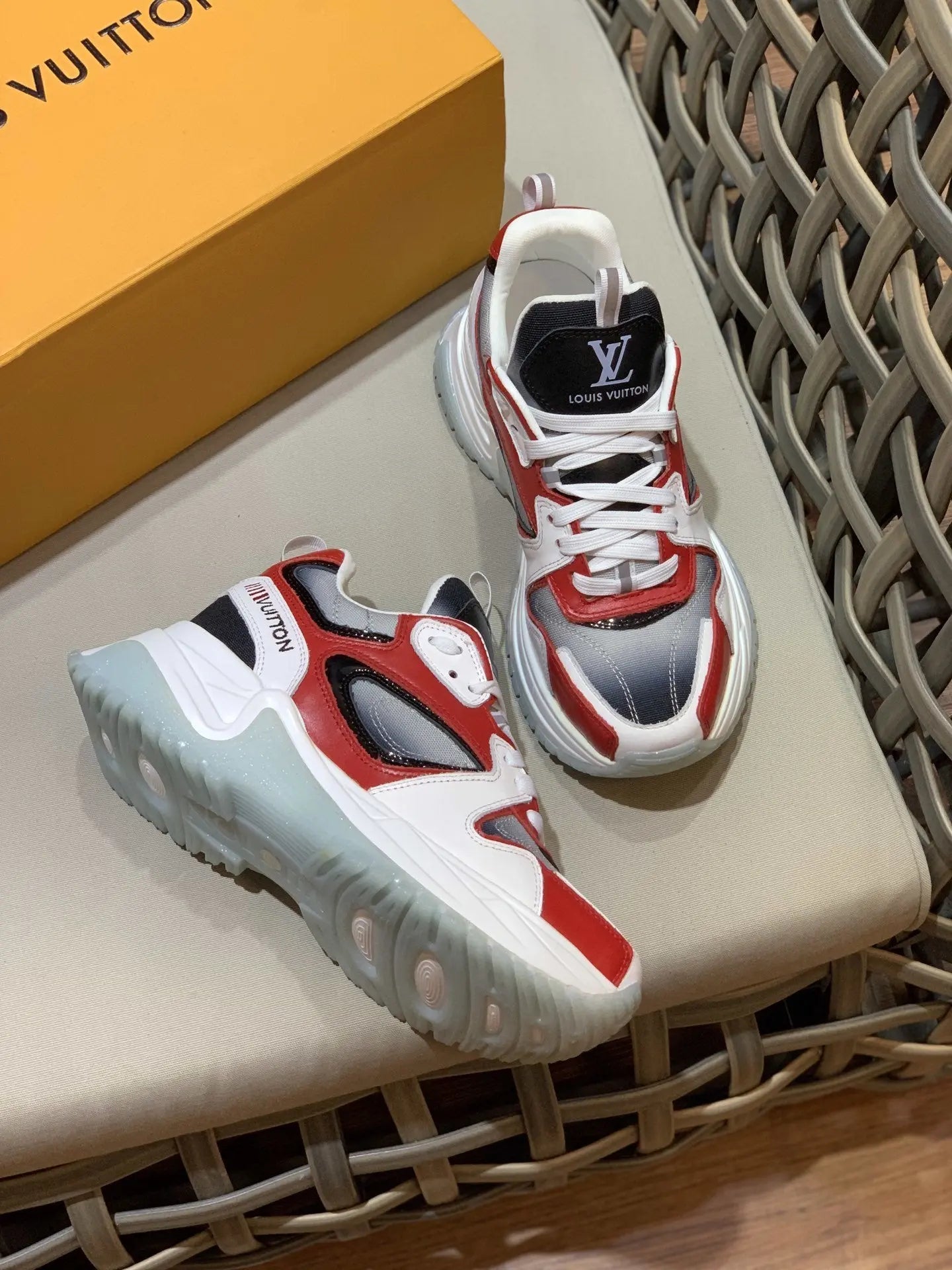 LOUIS VUITTON - SNEAKER - https://treadfitpro.com/