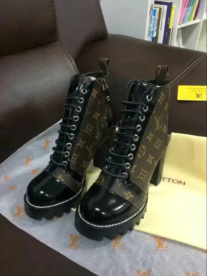 LOUIS VUITTON - WOMEN'S BOOTS - https://treadfitpro.com/