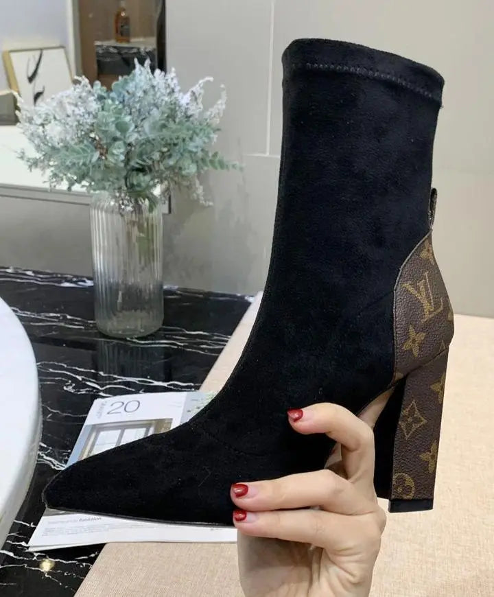 LOUIS VUITTON - WOMEN'S BOOTS - https://treadfitpro.com/
